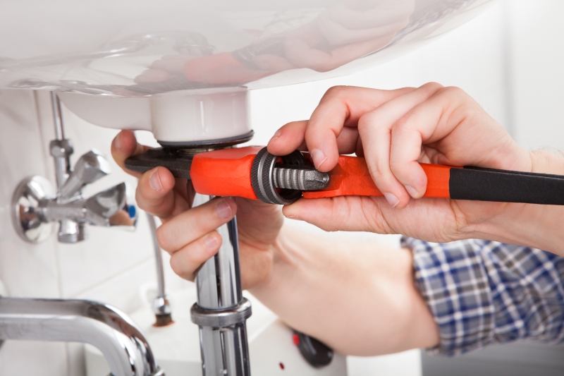 Emergency plumber attending a job in Peckham